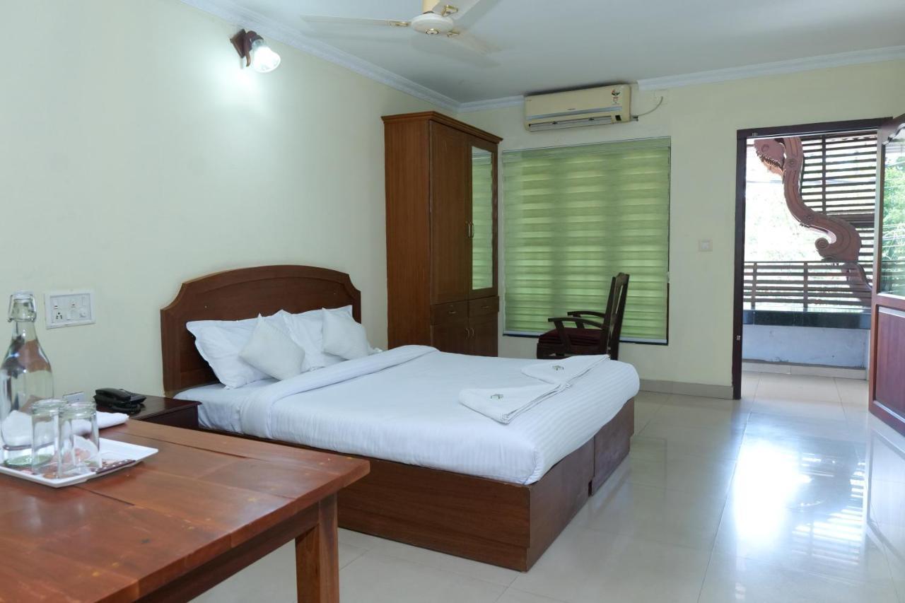 Hotel Lumiere Alappuzha Extérieur photo