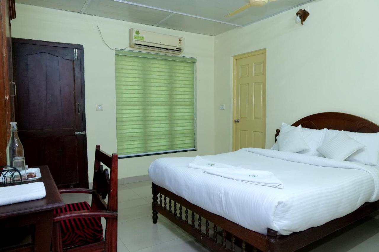 Hotel Lumiere Alappuzha Extérieur photo