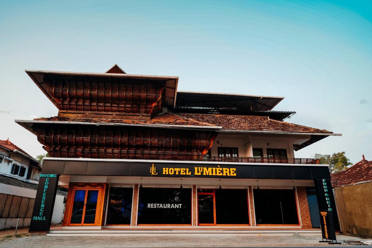Hotel Lumiere Alappuzha Extérieur photo