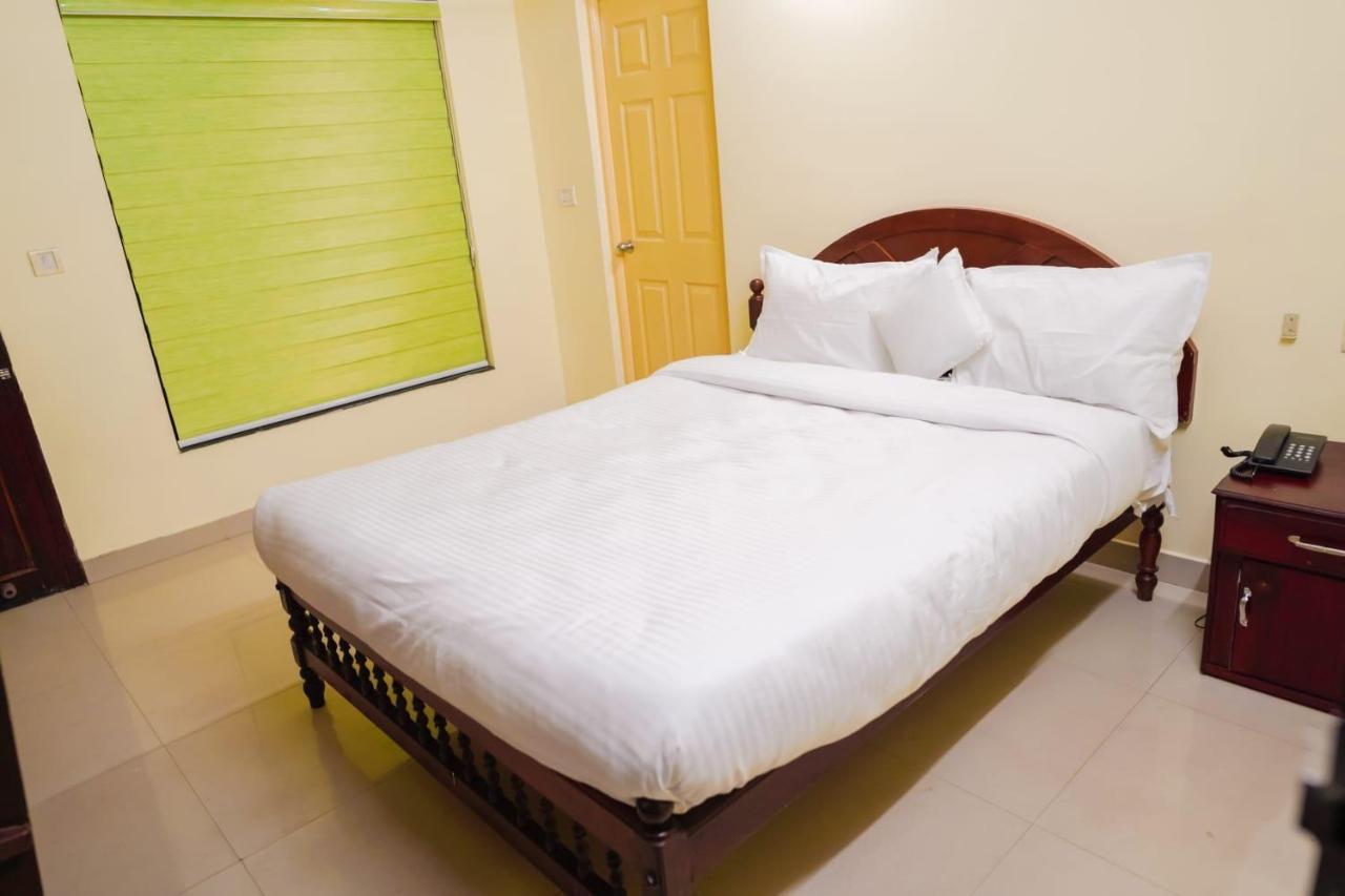 Hotel Lumiere Alappuzha Extérieur photo