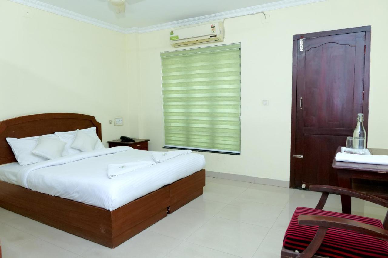 Hotel Lumiere Alappuzha Extérieur photo