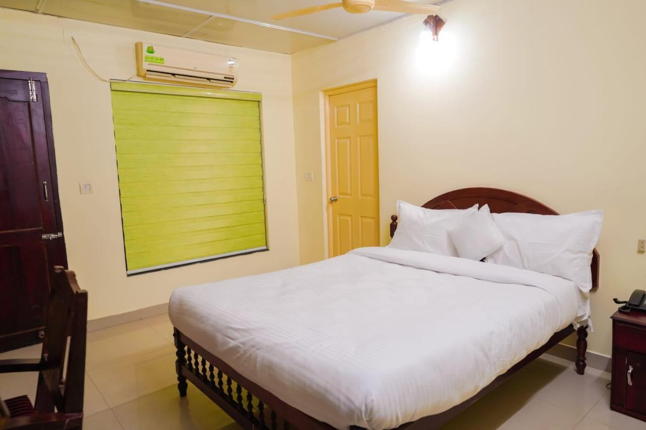 Hotel Lumiere Alappuzha Extérieur photo